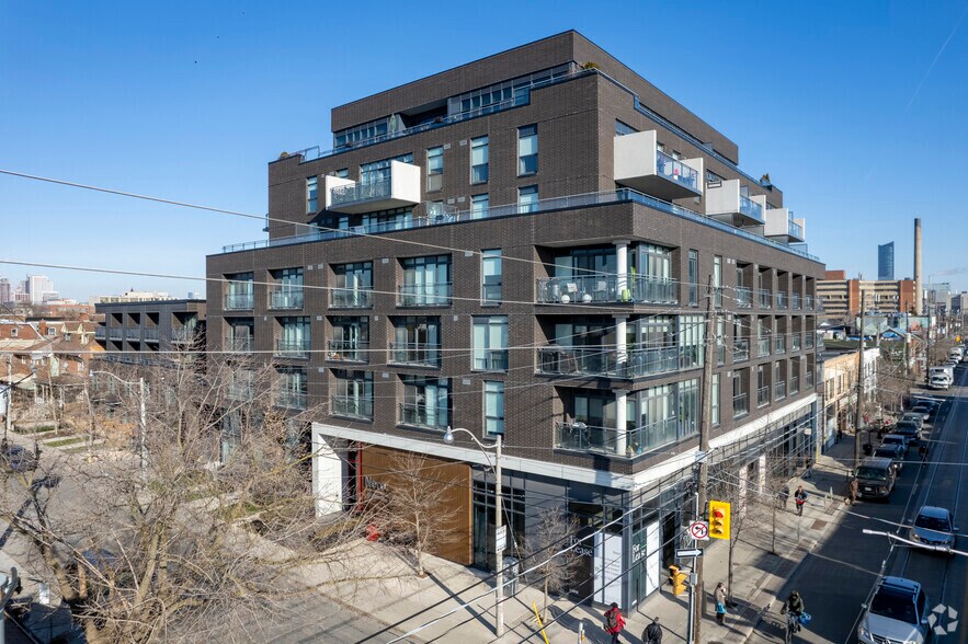 856 Dundas St W, Toronto, ON for lease - Building Photo - Image 1 of 4