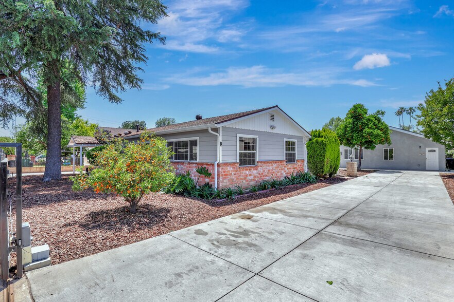 7445 Balcom Ave, Reseda, CA for sale - Building Photo - Image 2 of 38