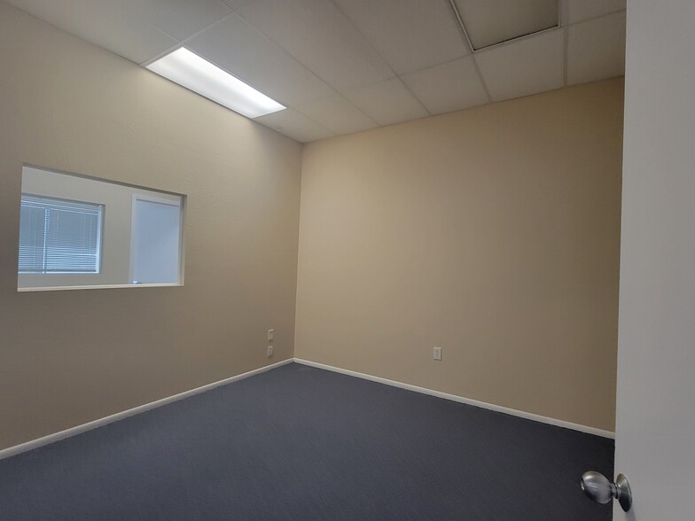 307-361 6th Ave W, Bradenton, FL for lease - Building Photo - Image 3 of 6