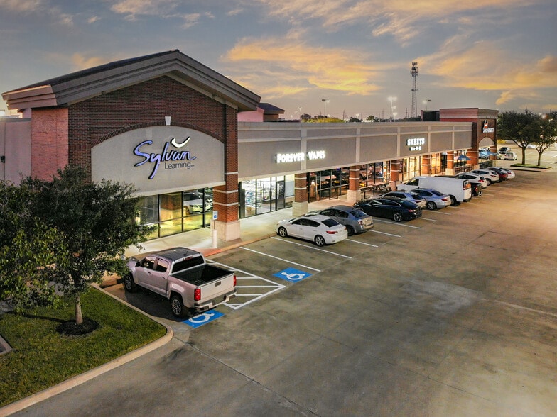 10228 Broadway St, Pearland, TX for lease - Building Photo - Image 2 of 9