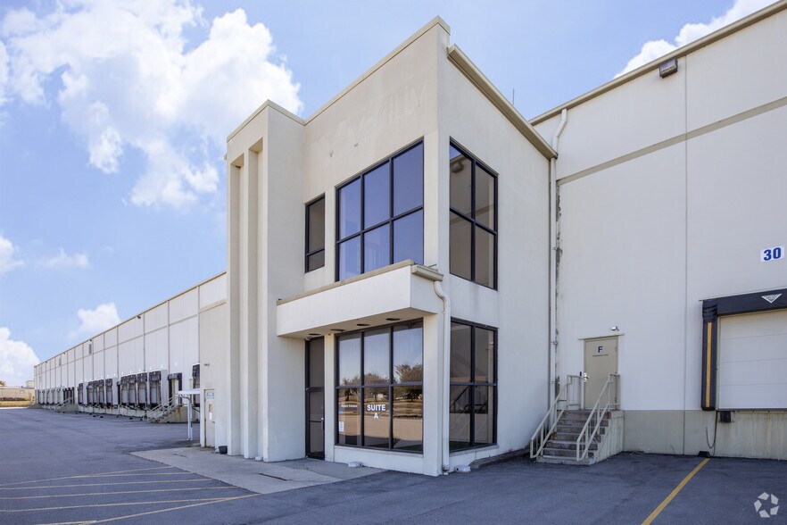 375 Distribution Cir, Fairfield, OH for sale - Building Photo - Image 1 of 1