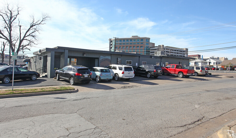 601 University Dr, Fort Worth, TX for lease - Building Photo - Image 1 of 5