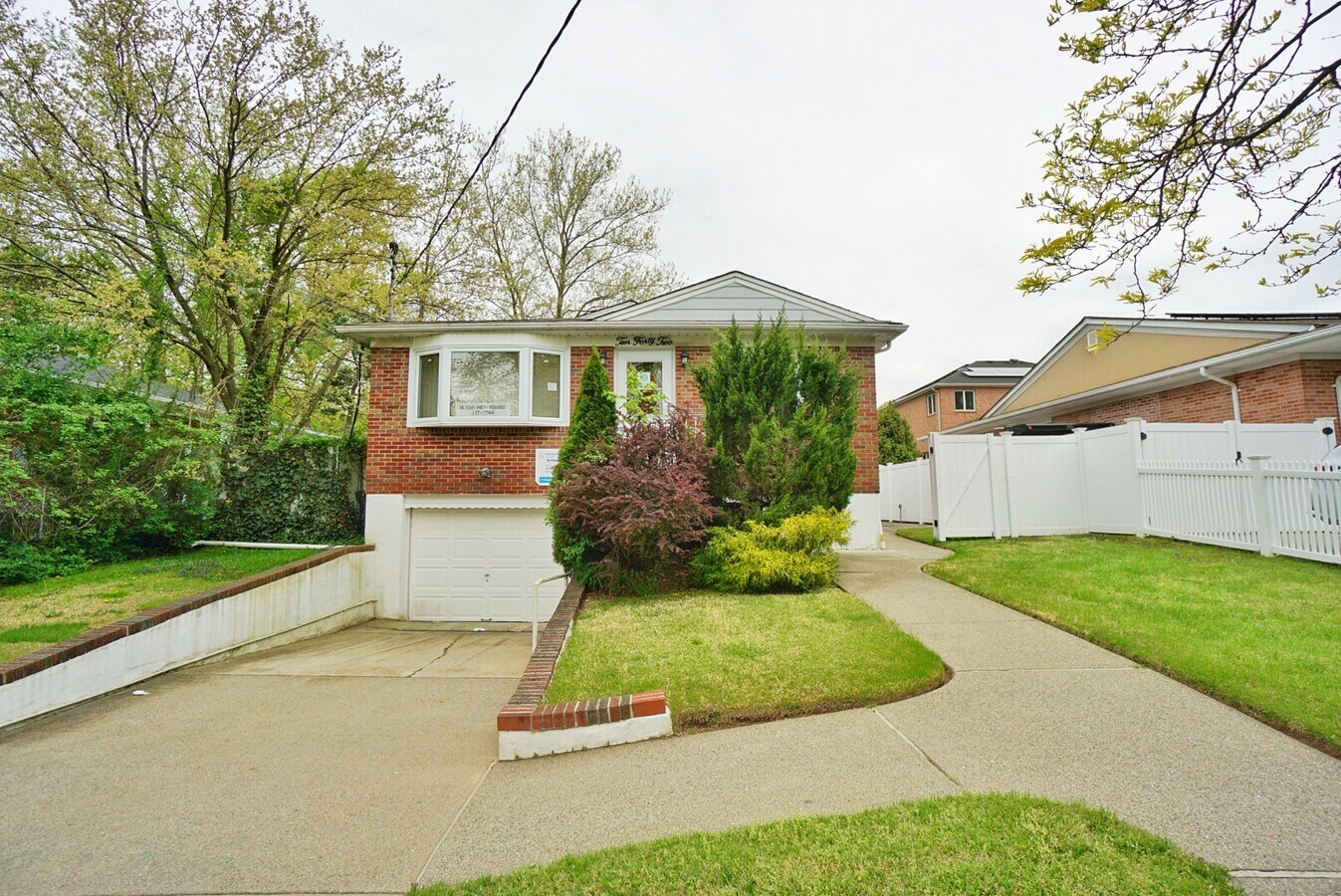 1042 Huguenot Ave, Staten Island, NY 10312