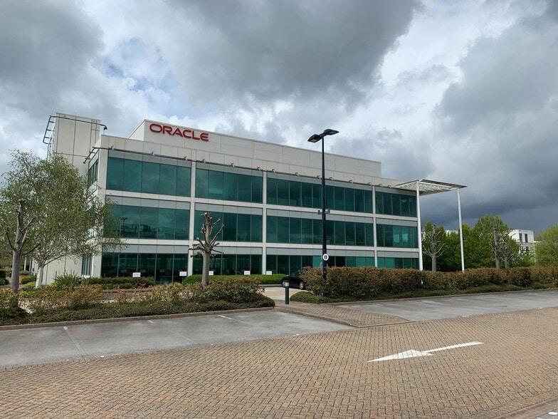 530 Oracle Pky, Reading for lease - Building Photo - Image 1 of 9