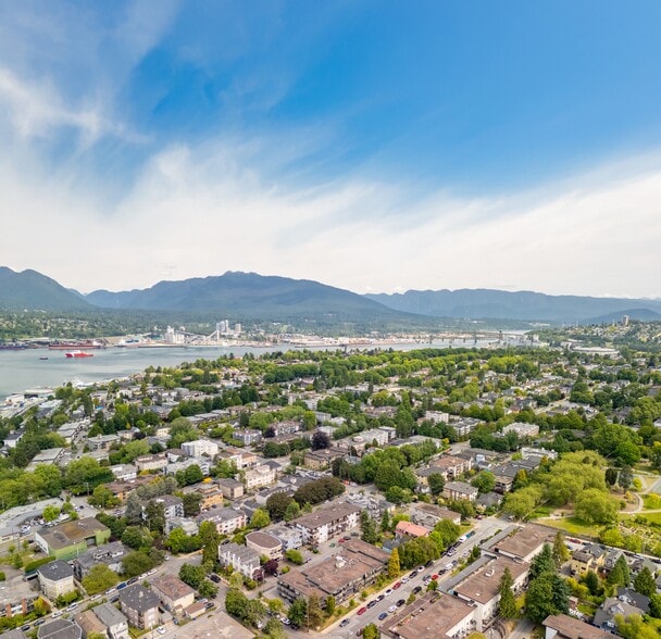 2178 Triumph St, Vancouver, BC for sale - Aerial - Image 2 of 4