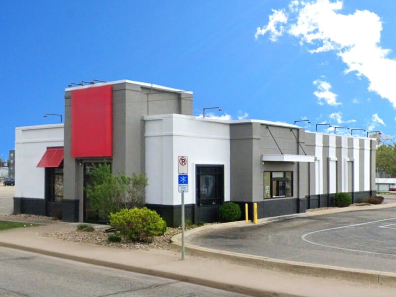 1925 7th Ave, Marion, IA for lease - Building Photo - Image 1 of 9