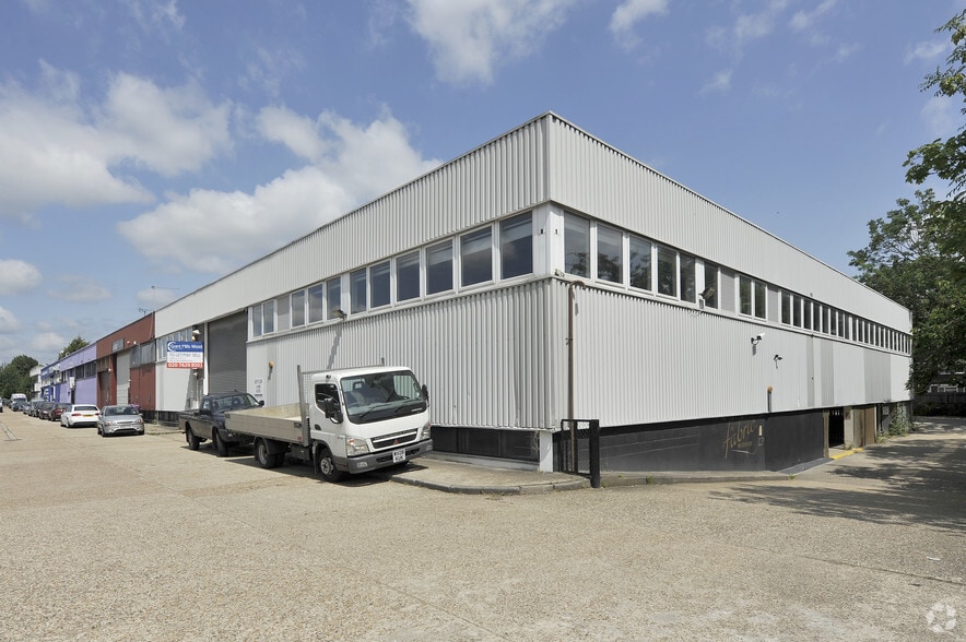 Packet Boat Ln, Uxbridge for sale - Primary Photo - Image 1 of 1