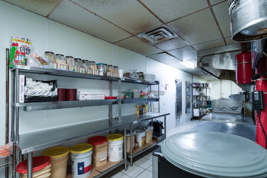 23355 FM 1314 Rd, Porter, TX for sale - Interior Photo - Image 1 of 1