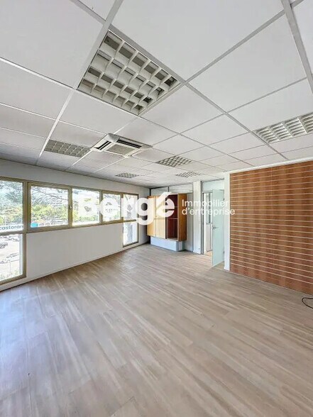 Office in Le Cannet for sale - Interior Photo - Image 3 of 10