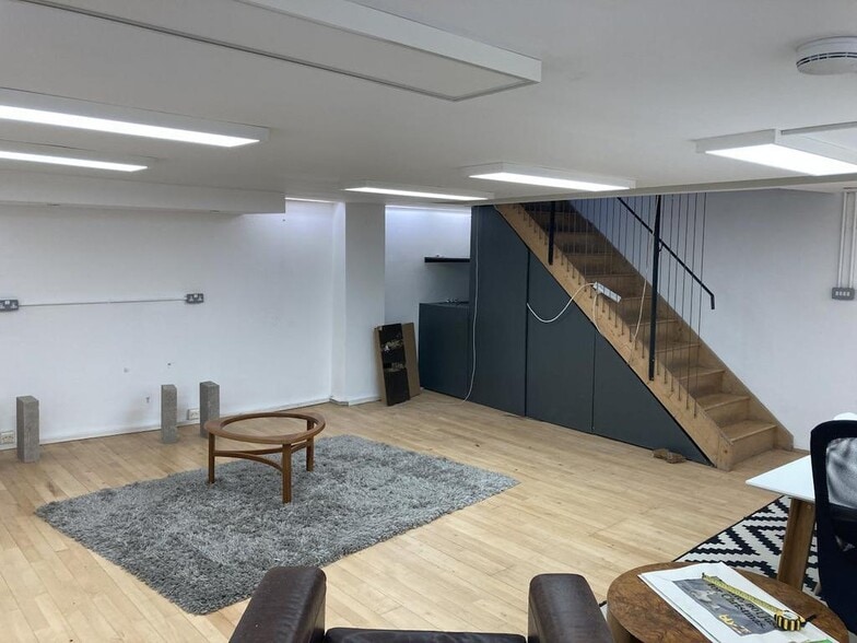 49 Cheltenham Pl, Brighton for lease - Building Photo - Image 2 of 12