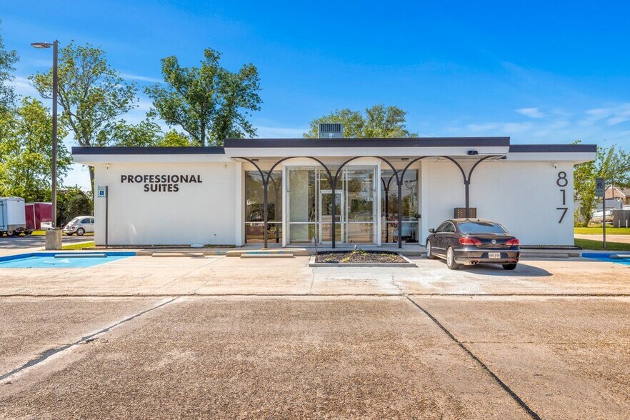 817 Mckinley St, Westlake, LA for sale - Building Photo - Image 2 of 21