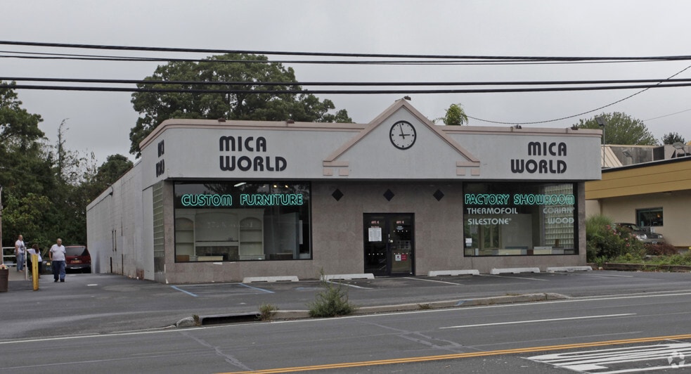 691 Jericho Tpke, Huntington, NY for sale - Primary Photo - Image 1 of 1