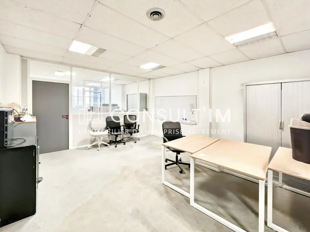 Office in Courbevoie for lease Building Photo- Image 1 of 8