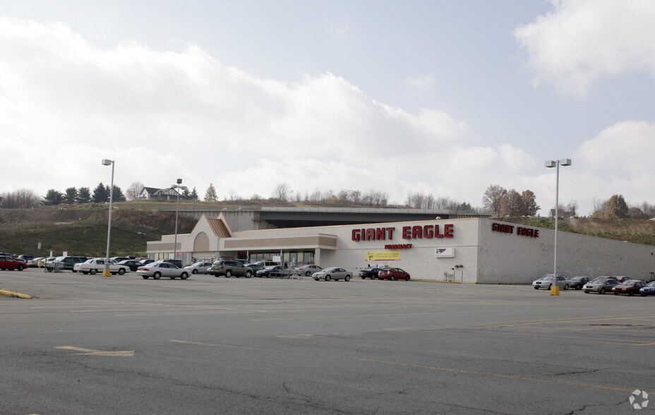635 Pittsburgh Rd, Uniontown, PA for lease - Building Photo - Image 2 of 8