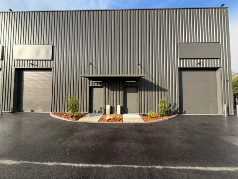 Flex in Marcheprime for sale - Building Photo - Image 1 of 7