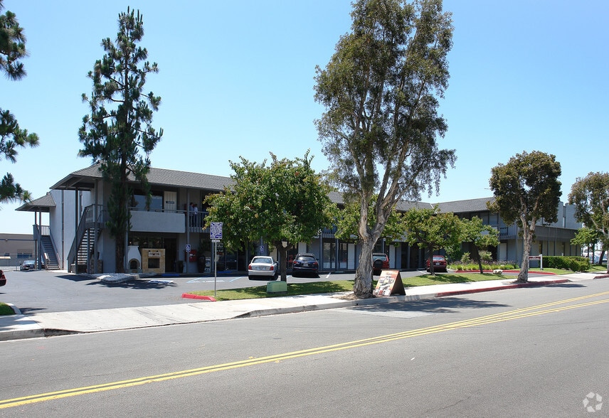 3848 Campus Dr, Newport Beach, CA for lease - Building Photo - Image 2 of 7