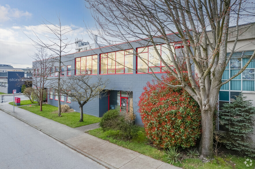 1695 W 2nd Ave, Vancouver, BC for sale - Building Photo - Image 3 of 7