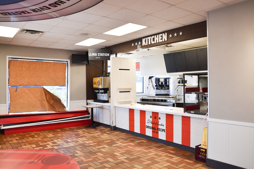 7902 University Ave, Lubbock, TX for lease - Building Photo - Image 3 of 23