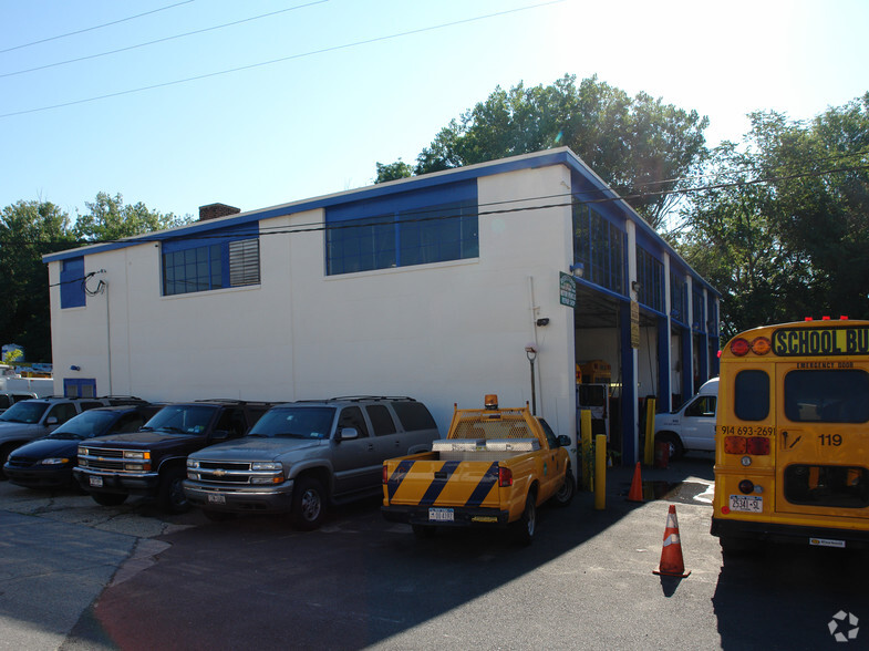 1 Warehouse Ln, Elmsford, NY for lease - Building Photo - Image 2 of 4