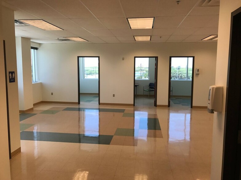 5700 N Expressway, Brownsville, TX for lease - Interior Photo - Image 2 of 6