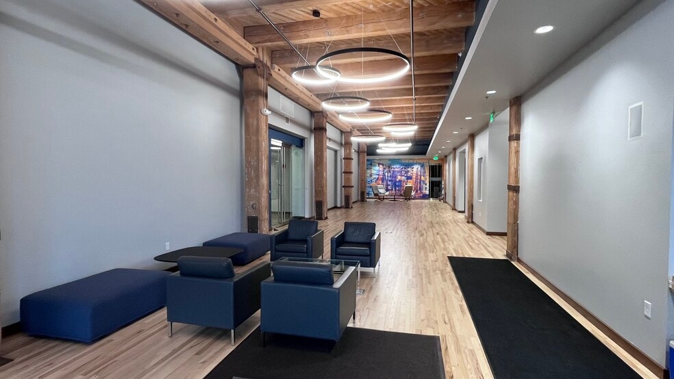 247 W Freshwater Way, Milwaukee, WI for lease - Interior Photo - Image 2 of 13