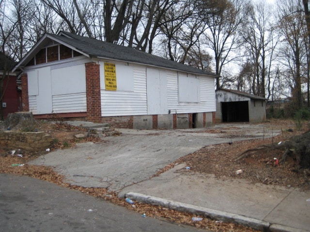 685 Law St, Atlanta, GA for lease - Building Photo - Image 2 of 3