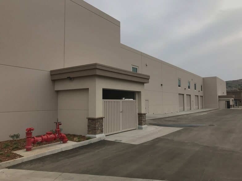 868 Patriot Dr, Moorpark, CA for sale - Building Photo - Image 3 of 3