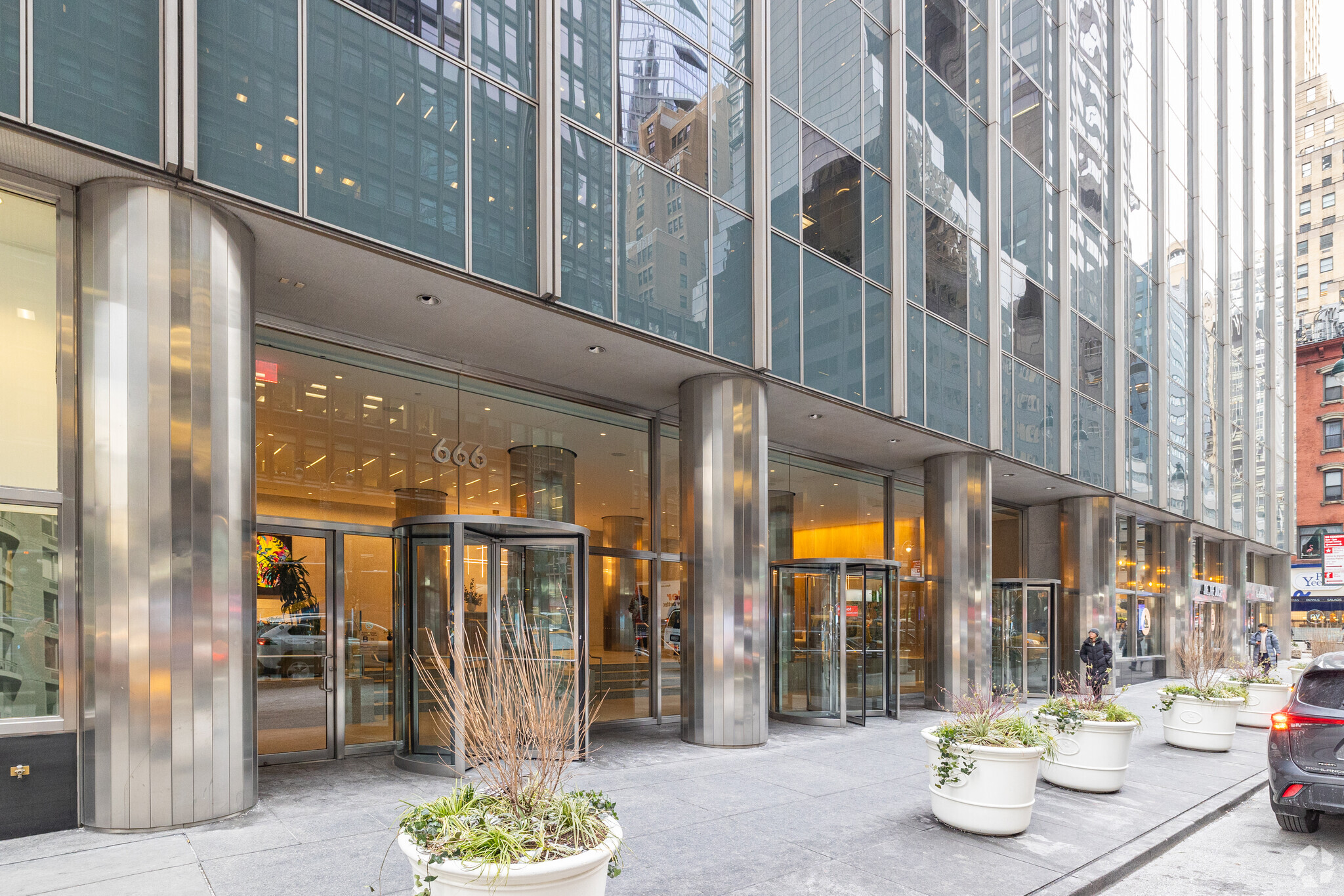 666 Third Ave, New York, NY 10017 - Studio Grand Central | LoopNet