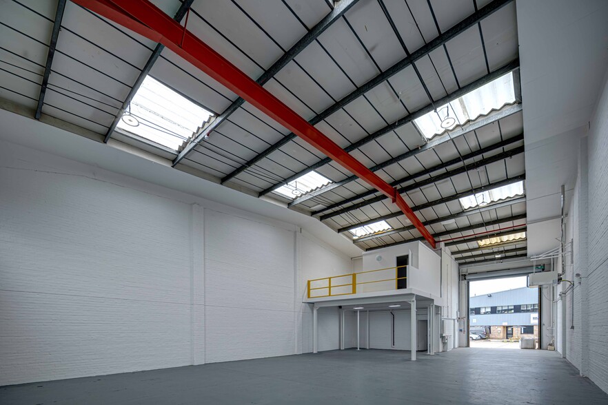 Hythe Rd, London for lease - Interior Photo - Image 2 of 4