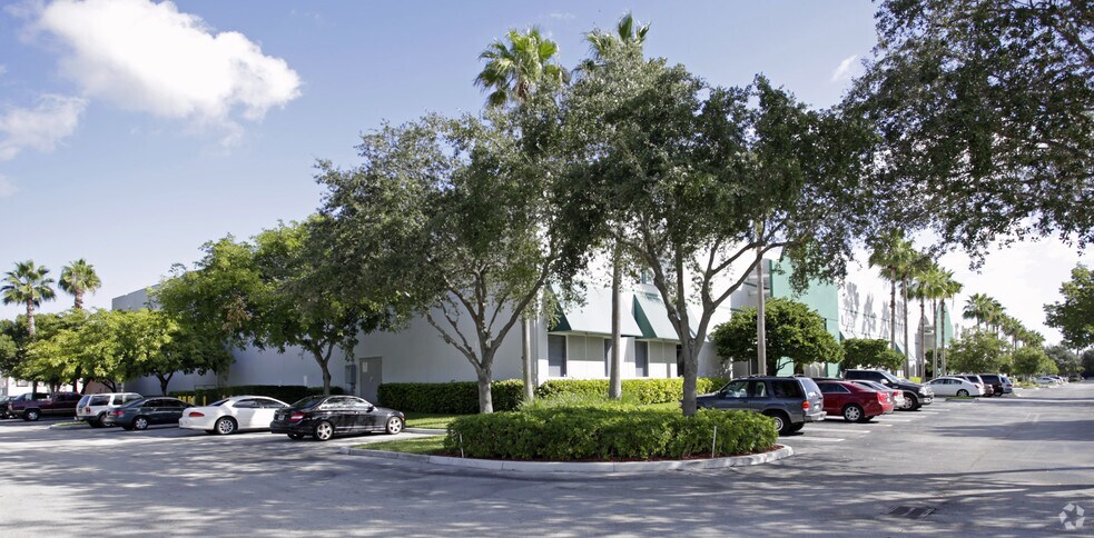 9905 NW 17th St, Miami, FL for lease - Building Photo - Image 1 of 4