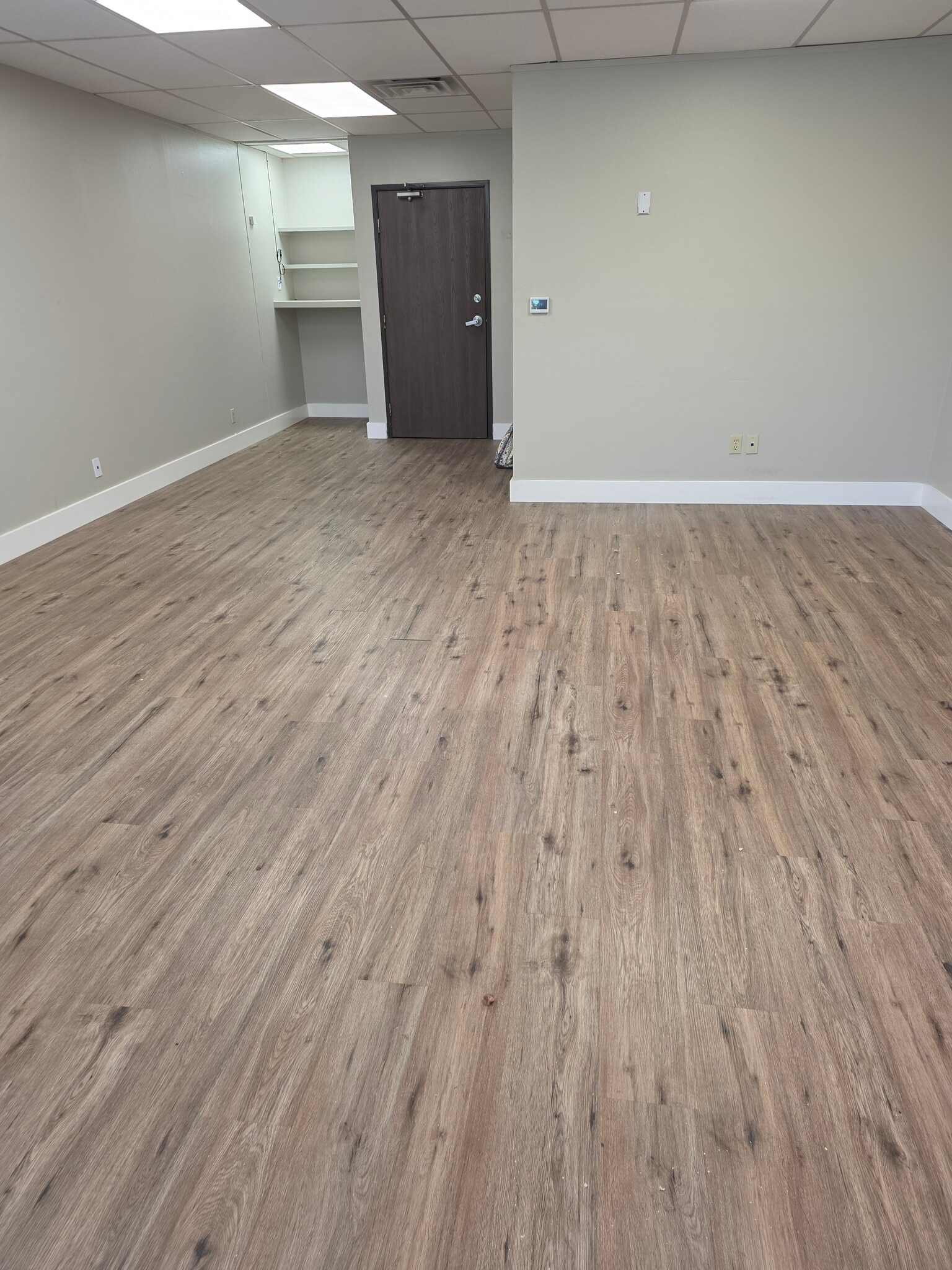 1633 Erringer Rd, Simi Valley, CA for lease Interior Photo- Image 1 of 4