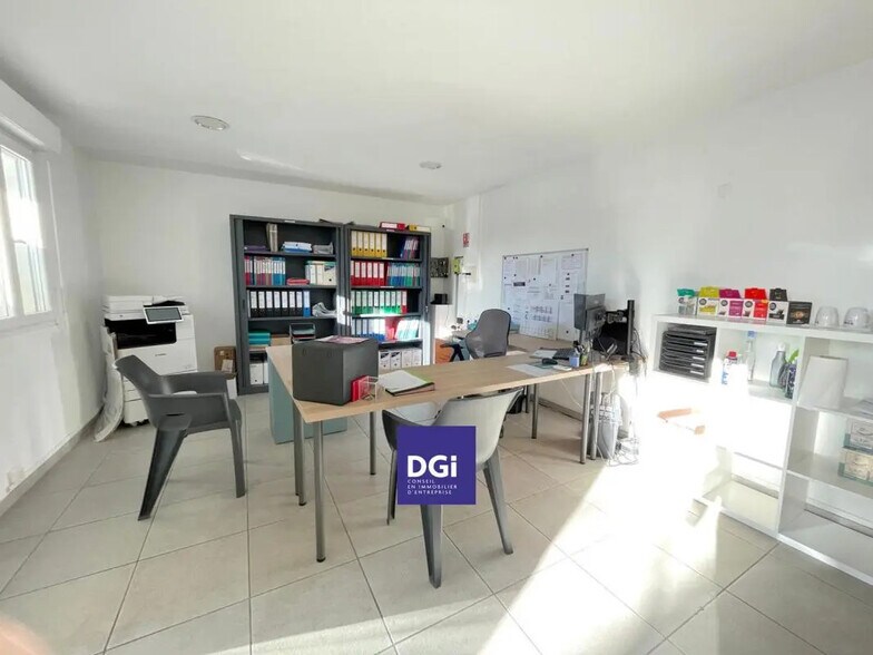Office in Nîmes for lease - Interior Photo - Image 3 of 7