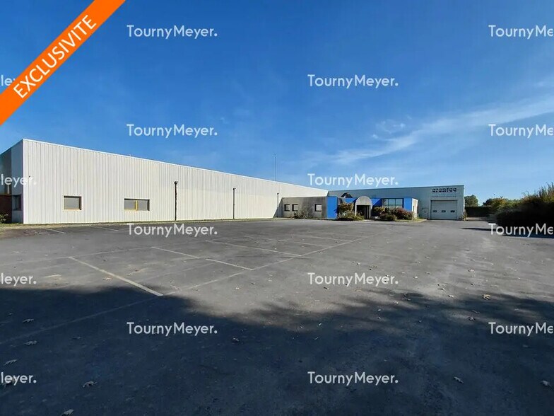 Flex in La Selle-en-Luitré for sale - Building Photo - Image 1 of 5