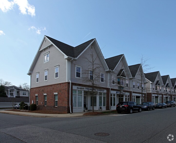 559 Davison Gateway Dr, Davidson, NC for sale - Primary Photo - Image 1 of 1