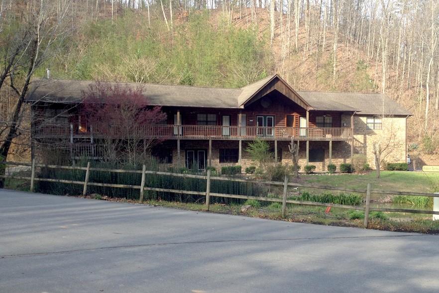 1576 Newcomb Hollow, Sevierville, TN for sale - Building Photo - Image 1 of 1