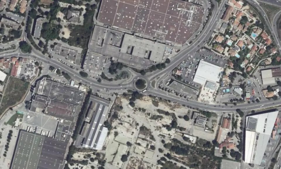 Retail in Marseille for lease - Building Photo - Image 3 of 5