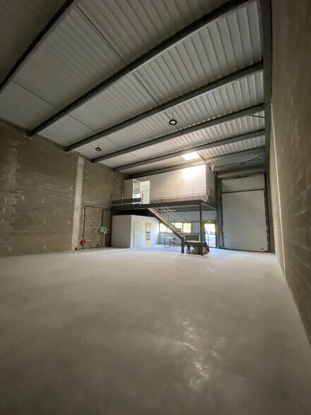 Flex in Mérignac for lease - Building Photo - Image 2 of 11