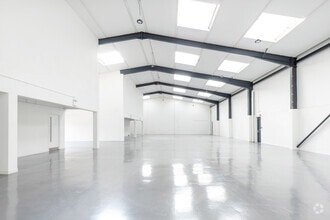 Juno Way, London for lease Interior Photo- Image 2 of 9
