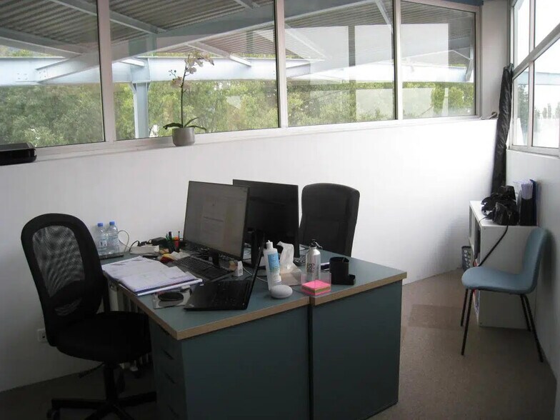 Office in Gémenos for lease - Interior Photo - Image 2 of 5