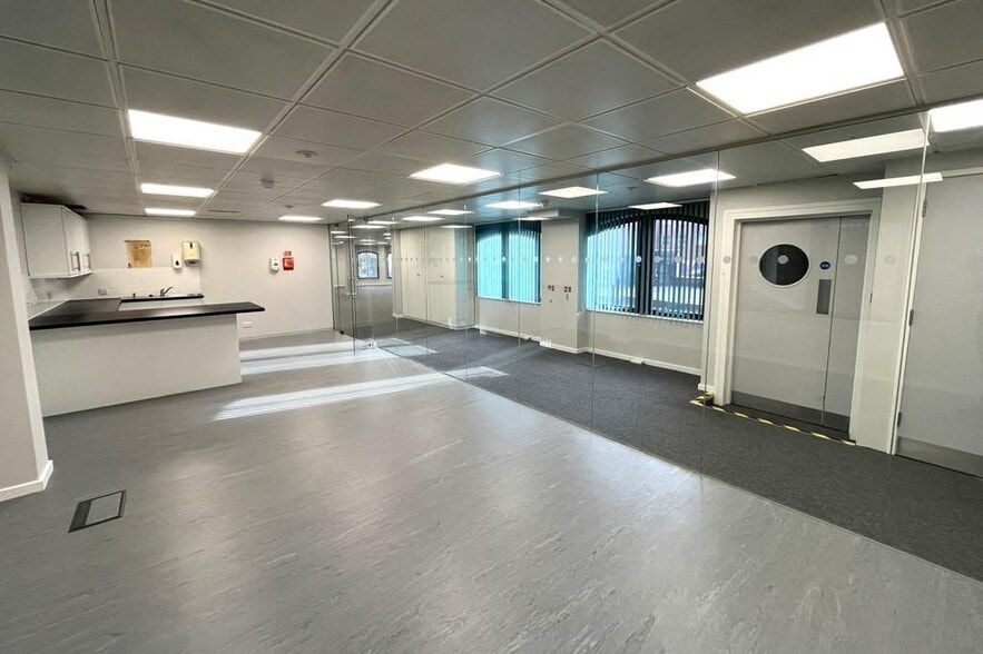 218-218A Moulsham St, Chelmsford for lease - Building Photo - Image 3 of 6