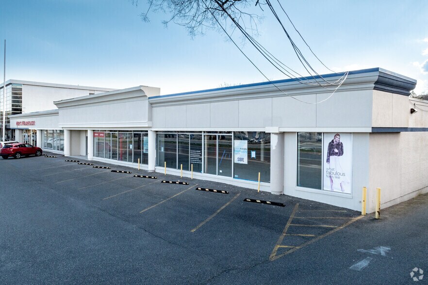 301 Walt Whitman Rd, Huntington Station, NY for sale - Primary Photo - Image 1 of 1