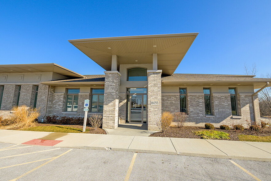 16045 108th Ave, Orland Park, IL for lease - Building Photo - Image 2 of 9