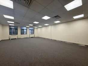 16 W 32nd St, New York, NY for lease Interior Photo- Image 1 of 3