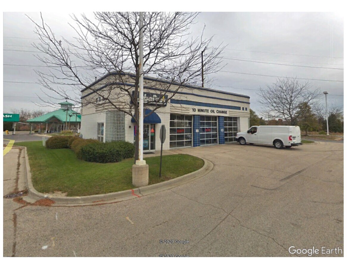 225 Randall Rd, South Elgin, IL 60177