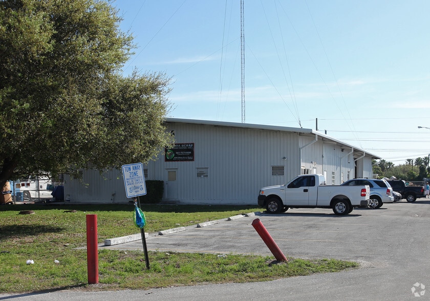 2269 Indian Rd, West Palm Beach, FL for lease - Primary Photo - Image 1 of 5