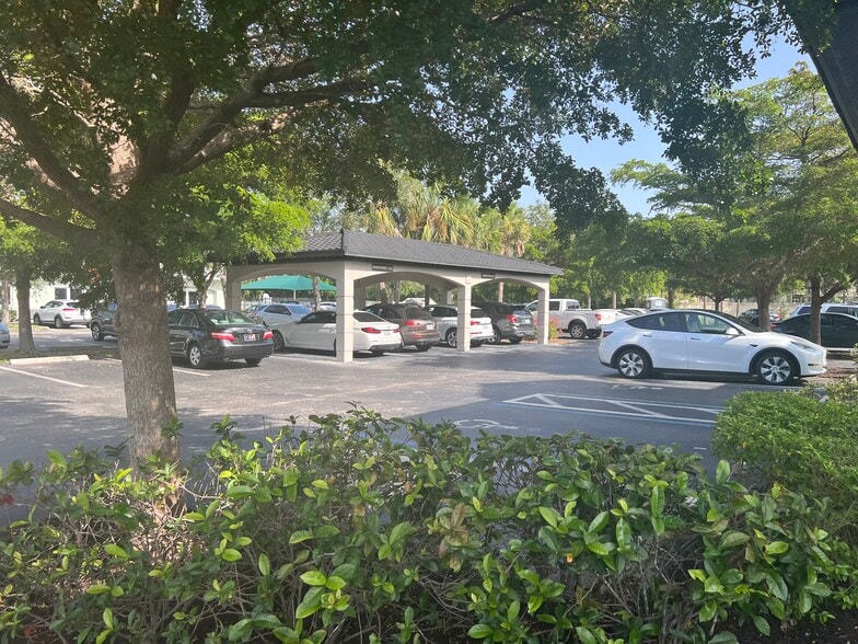 8880 Gladiolus Dr, Fort Myers, FL for lease - Building Photo - Image 3 of 12