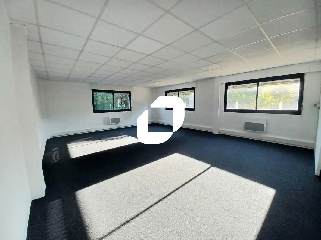 Office in Tresses for lease Interior Photo- Image 1 of 12