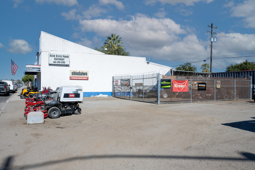 108 N Chester Ave, Bakersfield, CA for lease - Building Photo - Image 3 of 9