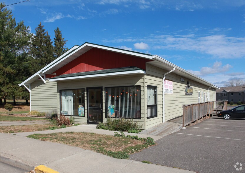 105 E River St, Woodville, WI 54028