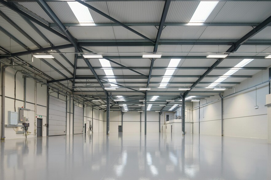 240-241 Gresham Rd, Slough for lease - Building Photo - Image 3 of 11